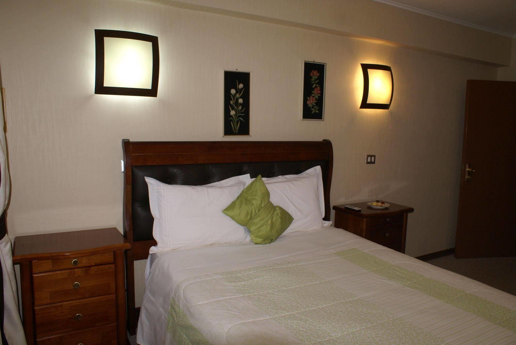 Hotel Baviera Parral Exteriör bild