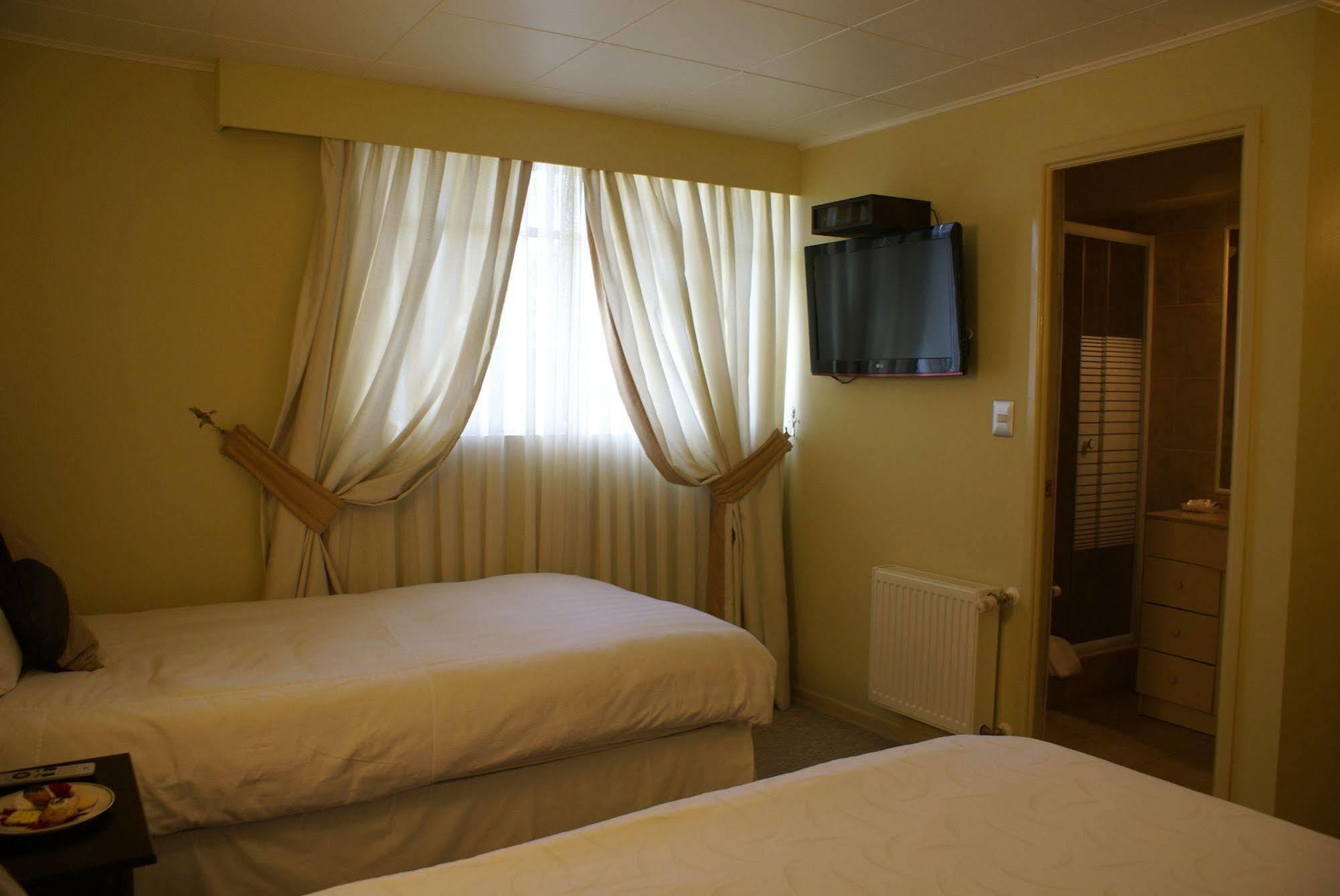 Hotel Baviera Parral Exteriör bild